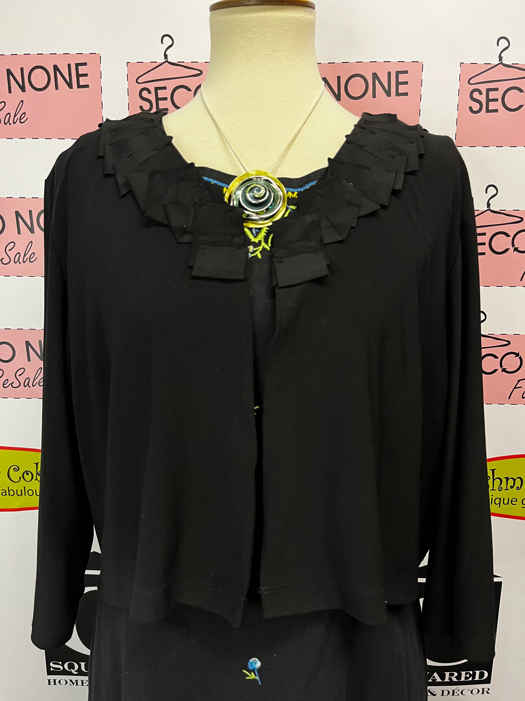 Black Shrug (Size 18)