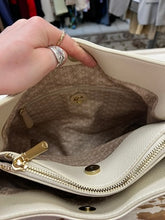 Cargar imagen en el visor de la galería, Charming Charlie Cream Handbag
