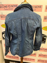 Cargar imagen en el visor de la galería, Denver Hayes Denim Jacket (Size S)
