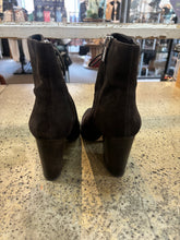 Cargar imagen en el visor de la galería, Brown Suede &amp; Leather Heeled Booties (Size 6.5)
