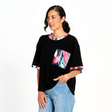 Cargar imagen en el visor de la galería, Red Coral Contrast Trim Tee

