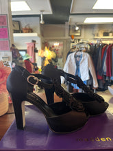 Load image into Gallery viewer, Madden Girl Black Flower Heels (Size 7)
