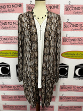 Cargar imagen en el visor de la galería, Animal Print Cardigan (Size L)
