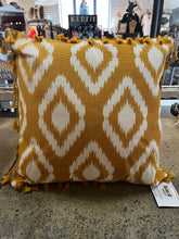 Charger l&#39;image dans la galerie, Square Yellow Fringe Pillow
