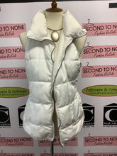 Cargar imagen en el visor de la galería, Old Navy White Puffer Vest (Size L)
