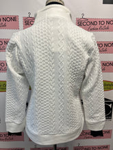 Charger l&#39;image dans la galerie, White Sweater-Style Puffer Jacket

