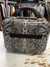 Charger l'image dans la galerie, Triforce Snake Skin Hard Travel Case
