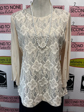 Cargar imagen en el visor de la galería, Ivory Sparkles, Lace &amp; Pearls Top
