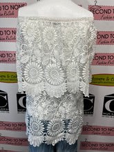 Charger l'image dans la galerie, White Crochet Lace Tiered Top (Size S/M)
