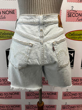 Charger l&#39;image dans la galerie, Levi&#39;s 501 Denim Shorts (Size 29W)
