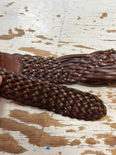 Cargar imagen en el visor de la galería, Levi Strauss Woven Leather Belt (Size XL)
