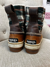Cargar imagen en el visor de la galería, Sorel Waterproof Plaid Boots (Size 10)
