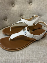 Cargar imagen en el visor de la galería, Michael Kors White Leather Sandals (Size 10)
