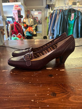 Cargar imagen en el visor de la galería, Anne Klein Buckle Heeled Loafers (Size 7.5)
