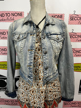 Charger l&#39;image dans la galerie, Silver Jeans Cropped Denim Jacket (Size S)
