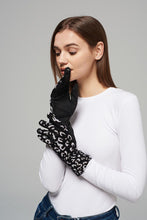 Cargar imagen en el visor de la galería, Animal Print Gloves (2 Colours)
