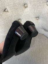 Load image into Gallery viewer, Stuart Weitzman Heeled Flats (Size 9)
