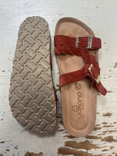 Charger l'image dans la galerie, Yokono Rust Red Braided Leather Sandals (Size 7)
