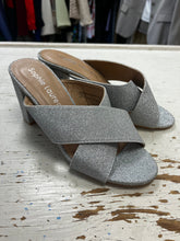 Cargar imagen en el visor de la galería, Sophie Laurent Silver Glitter Heels (Size 37=6)
