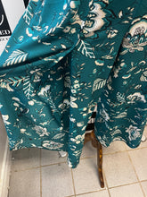 Cargar imagen en el visor de la galería, Cleo Printed Cropped Pants (Size S)
