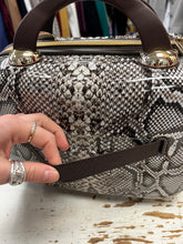 Charger l'image dans la galerie, Triforce Snake Skin Hard Travel Case
