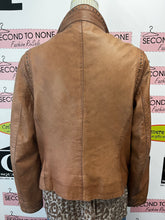 Charger l&#39;image dans la galerie, Danier Studded Leather Jacket (Size L)
