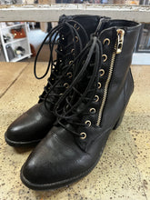 Cargar imagen en el visor de la galería, Call It Spring Lace Up Heeled Boots (Size 9)
