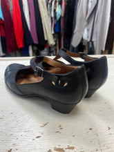Load image into Gallery viewer, Rockport Cobb Hill Angelina T-Strap Leather Pumps (Size 9)
