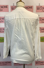 Cargar imagen en el visor de la galería, White Button Up (Size PM)
