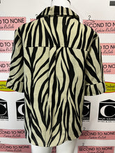 Cargar imagen en el visor de la galería, Lana Lee Beige Zebra Print Top (Size 10)
