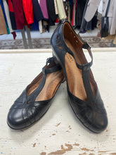 Load image into Gallery viewer, Rockport Cobb Hill Angelina T-Strap Leather Pumps (Size 9)
