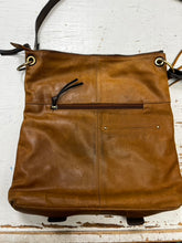 Charger l'image dans la galerie, Nino Bossi Leather Manhattan Maven Crossbody
