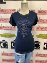 Charger l'image dans la galerie, NWT Olsen Europe Cotton Navy Graphic Tee (Size XS/4)
