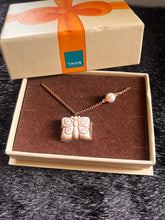 Charger l'image dans la galerie, NIB Ceramic Butterfly Bracelet
