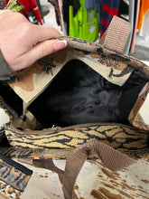 Cargar imagen en el visor de la galería, Jade African Safari Tapestry Tote Bag w/ Coin Purse
