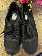 Charger l&#39;image dans la galerie, Vans Black Sneakers (Women 8/Men 6.5)
