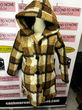 Cargar imagen en el visor de la galería, Brown Large Plaid Teddy Bear Coat
