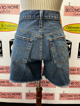 Charger l&#39;image dans la galerie, Levi&#39;s 501 Denim Shorts (Size 29W)

