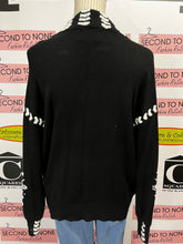 Cargar imagen en el visor de la galería, Leo &amp; Ugo Snowflake Sleeve Sweater (Size 4)
