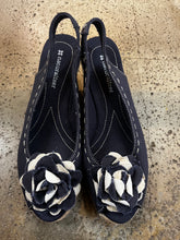 Cargar imagen en el visor de la galería, Naturalizer Navy Wedges (Size 8.5)
