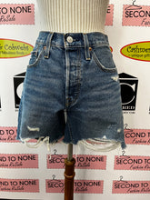 Load image into Gallery viewer, Levi&#39;s 501 Denim Shorts (Size 26W)

