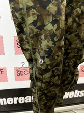 Charger l&#39;image dans la galerie, Lululemon Camouflage Leggings (Size 4)
