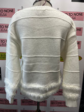 Cargar imagen en el visor de la galería, Off White Eyelash Sweater
