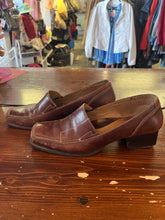 Load image into Gallery viewer, *AS IS* Hush Puppies Heeled Leather Loafers (Size 7.5)
