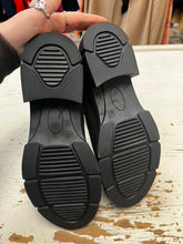 Cargar imagen en el visor de la galería, OVS Tall Chelsea Boots (Size 40=9)
