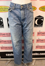 Charger l'image dans la galerie, Men's Levi's 505 Straight Leg Jeans (Size 34Lx32W)
