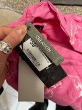 Cargar imagen en el visor de la galería, NWT Pink &amp; White Floral Print Blouse (Size L)

