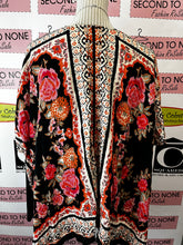 Load image into Gallery viewer, Floral Flowy Shrug (One Size)
