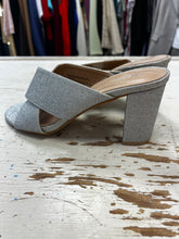 Cargar imagen en el visor de la galería, Sophie Laurent Silver Glitter Heels (Size 37=6)
