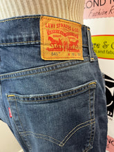 Charger l'image dans la galerie, Levi's 541 Jeans (Size 32 x 32)
